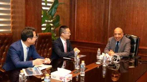 وزير الكهرباء يبحث مع شركة هواوي دعم التعاون والشراكة بمجالات االطاقة المتجددة