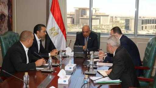 وزير الكهرباء يبحث مع تحالف «حسن علام- إنفينيتي» التوسع بمشروعات الطاقة الشمسية والرياح