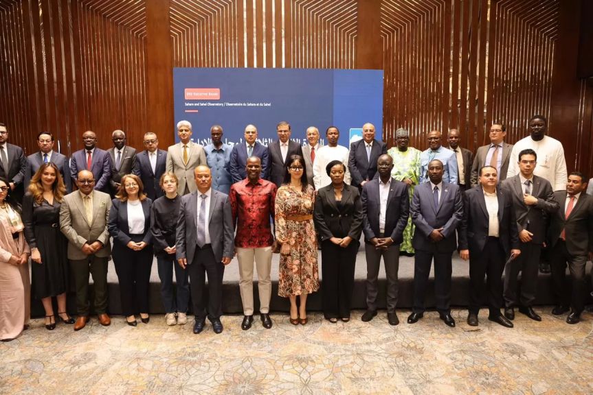 المشاركون بالاجتماع