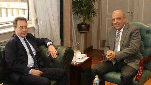 وزير الكهرباء يبحث مع سفير فرنسا بالقاهرة سبل تعزيز فرص الشراكة بمجالات الطاقات المتجددة