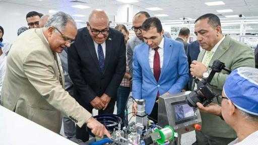 الأول بالشرق الأوسط.. مصنع ”العربية للتصنيع” للشواحن يحصل على اعتماد Apple العالمية