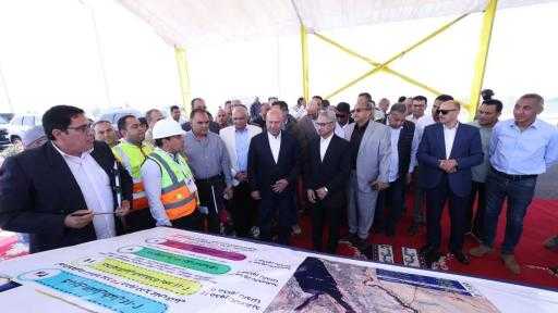 وزير النقل يفتتح المرحلة الأولى من محور الفشن التنموي.. ويوضح أهمية المشروع| صور