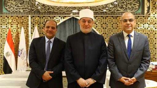 نائب رئيس هيئة الرقابة النووية والإشعاعية يزور مفتي الجمهورية تقديرًا لدعمه التوعوي لمجلة الهيئة