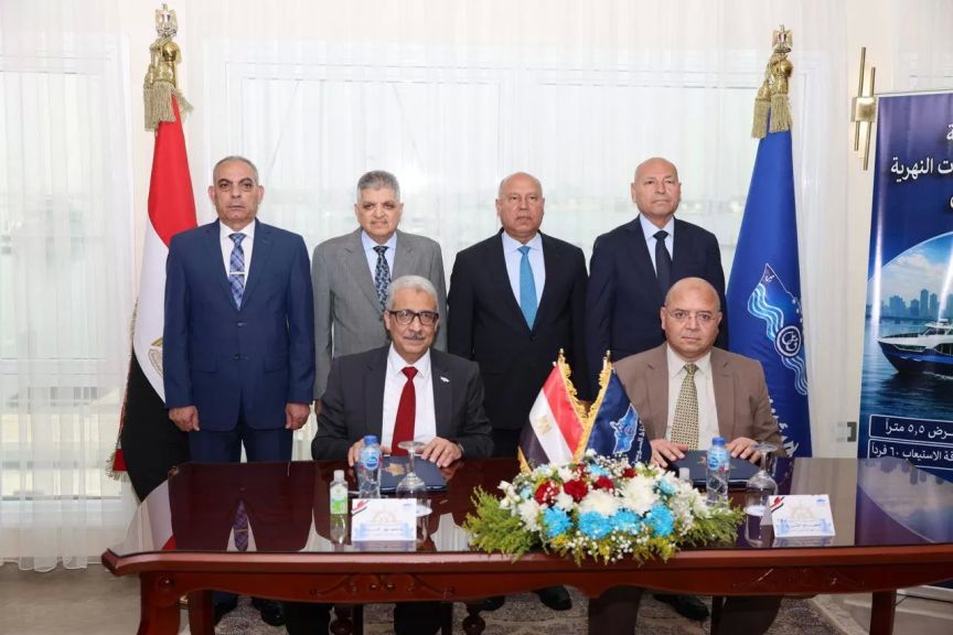 توقيع العقود