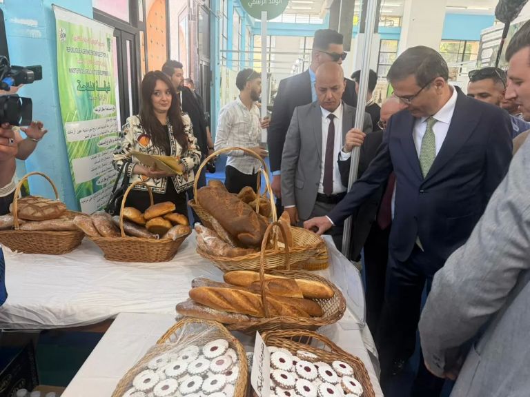 مشاركة الوزير بالمعرض