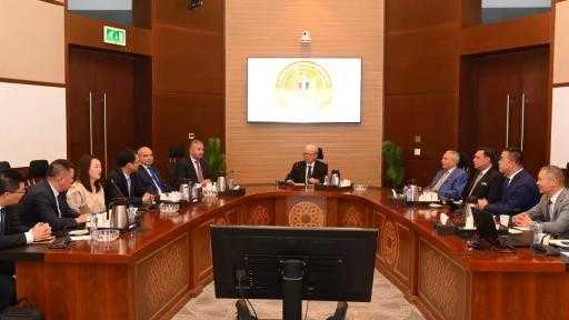 نائب رئيس الوزراء يبحث مع وفد صيني التعاون بمجال إدارة المواني والخدمات اللوجستية