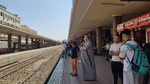 وزير النقل يُتابع انتظام العمل بالسكك الحديدية والمترو والمواني