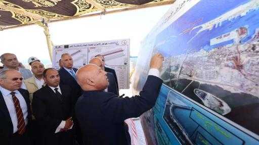 منها محطة لتداول الحبوب.. وزير النقل يتفقد المشروعات الجاري تنفيذها بميناء الإسكندرية|... منها محطة لتداول الحبوب.. وزير النقل يتفقد المشروعات الجاري تنفيذها بميناء الإسكندرية| صور