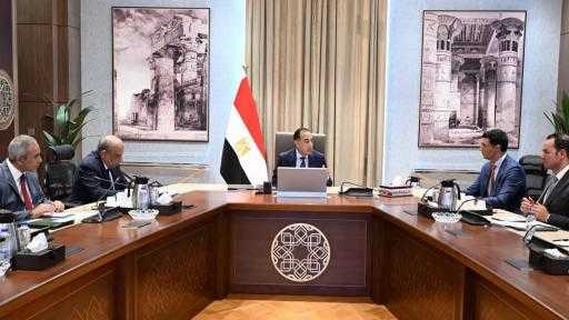 رئيس الوزراء يُوجه بسرعة الانتهاء من مبادرة تشجيع تركيب الواح الطاقة الشمسية... رئيس الوزراء يُوجه بسرعة الانتهاء من مبادرة تشجيع تركيب الواح الطاقة الشمسية في المصانع والمنازل