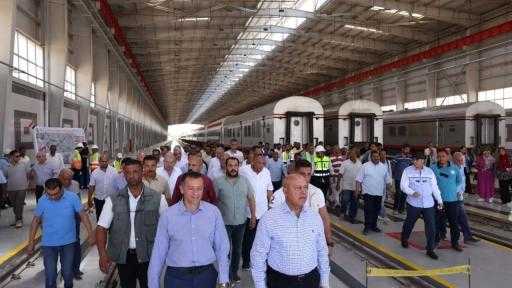 وزير النقل: خطة لتطوير السكك الحديدية ترتكز على 7 محاور.. وتطوير 33... وزير النقل: خطة لتطوير السكك الحديدية ترتكز على 7 محاور.. وتطوير 33 وإنشاء 8 ورش جديدة