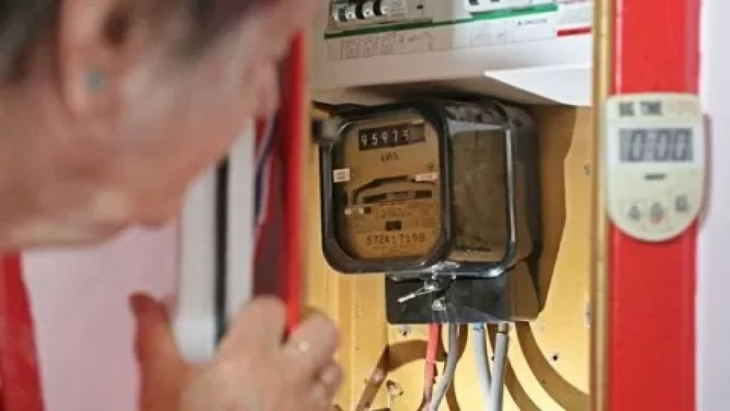 انخفاض أسعار الكهرباء في بريطانيا إلى ما دون الصفر