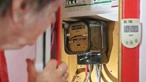 انخفاض أسعار الكهرباء في بريطانيا إلى ما دون الصفر انخفاض أسعار الكهرباء في بريطانيا إلى ما دون الصفر