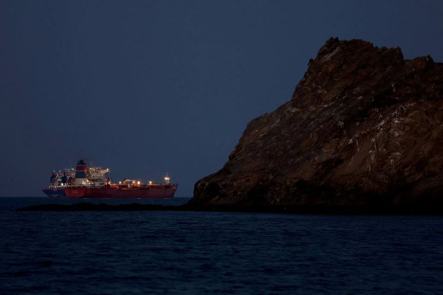 ناقلة نفط مرتبطة بإيران تعبر مضيق هرمز