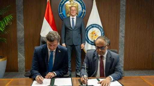 ”البترول” وإيني تُوقعان مذكرة مبادئ لتجديد منطقة تنمية بورفؤاد البحرية ”البترول” وإيني تُوقعان مذكرة مبادئ لتجديد منطقة تنمية بورفؤاد البحرية