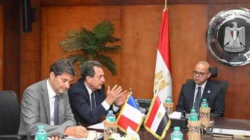 وزير الاستثمار والسفير الفرنسي يبحثان عقد منتدى الأعمال في باريس وليون خلال... وزير الاستثمار والسفير الفرنسي يبحثان عقد منتدى الأعمال في باريس وليون خلال شهر سبتمبر المقبل