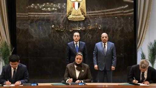رئيس الوزراء يشهد مراسم توقيع مذكرة تفاهم لإنشاء أول مصنع لتوربينات الرياح رئيس الوزراء يشهد مراسم توقيع مذكرة تفاهم لإنشاء أول مصنع لتوربينات الرياح