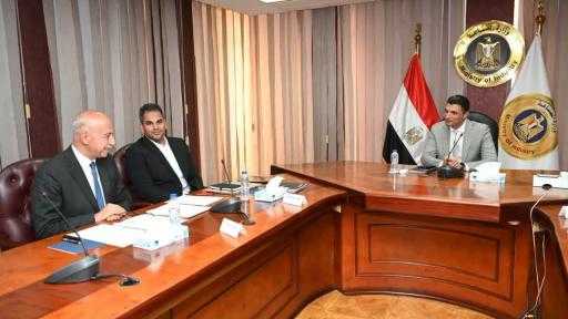 وزير الصناعة يبحث مع شركة أونا إلكتريك آليات دعم وتطوير الصناعات الكهربائية المحلية