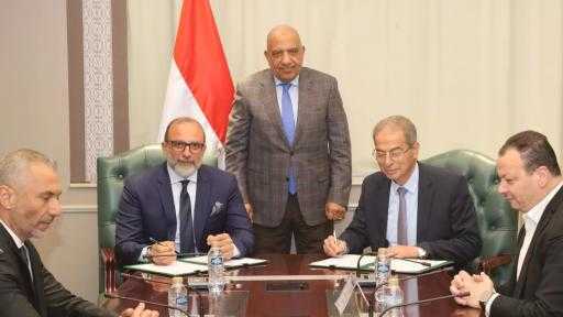 وزير الكهرباء يشهد مراسم بروتوكول تعاون بين القابضة واتصالات مصر لإحلال العدادات التقليدية بالذكية