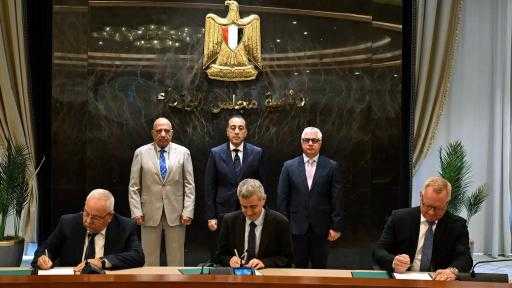 توقيع عقدين لنقل وتوزيع وشراء الطاقة الكهربائية النظيفة لمشروعات داخل اقتصادية قناة... توقيع عقدين لنقل وتوزيع وشراء الطاقة الكهربائية النظيفة لمشروعات داخل اقتصادية قناة السويس