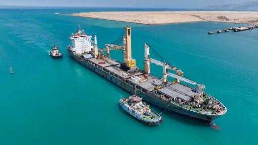 بدء التشغيل التجاري لمحطة بضائع ودخول 3 أحواض للخدمة بميناء السخنة
