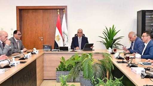 وزير الري يُتابع الموقف التنفيذي للمشروع القومي لضبط نهر النيل