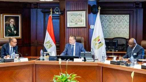 مصر والبنك الإفريقي للتصدير والاستيراد يُناقشان تحضيرات عقد منتدى إفريقيا للأعمال بالعملين مصر والبنك الإفريقي للتصدير والاستيراد يُناقشان تحضيرات عقد منتدى إفريقيا للأعمال بالعملين