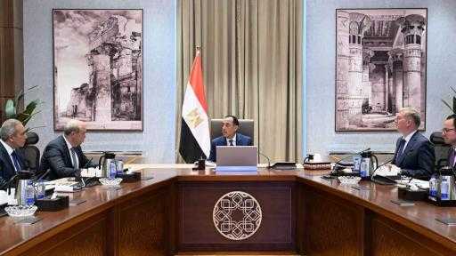 وزير البترول: الطلب على وقود الطائرات تتم تلبيته محليًا من إنتاج معامل... وزير البترول: الطلب على وقود الطائرات تتم تلبيته محليًا من إنتاج معامل التكرير المصريةط