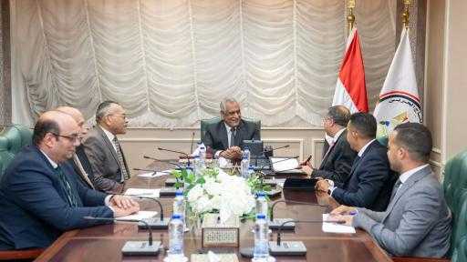 وزير الإنتاج الحربي يُناقش تعزيز الشراكة لإنتاج أجهزة الاتصالات والصناعات الإلكترونية وزير الإنتاج الحربي يُناقش تعزيز الشراكة لإنتاج أجهزة الاتصالات والصناعات الإلكترونية