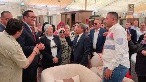 بمشاركة 62 عارضًا.. ”تنمية المشروعات” يفتتح معرض ”صنع في دمياط” للأثاث بالإسكندرية| صور