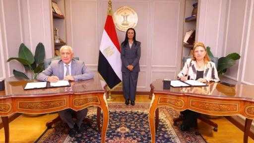 صندوق دعم الصناعات الريفية والبيئية يوقع عقودًا لتمويل مشروعات متناهية الصغر صندوق دعم الصناعات الريفية والبيئية يوقع عقودًا لتمويل مشروعات متناهية الصغر