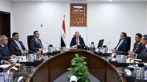 وزير الصناعة: نستهدف إنشاء 100 مصنع خلال 3 سنوات بالقرى التي تتمتع... وزير الصناعة: نستهدف إنشاء 100 مصنع خلال 3 سنوات بالقرى التي تتمتع بميزات نسبية