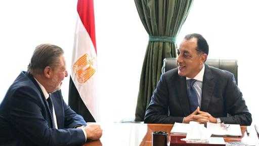 تنسيق دائم بين الحكومة والبنك المركزي لتعزيز المخزون الاستراتيجي من السلع المختلفة