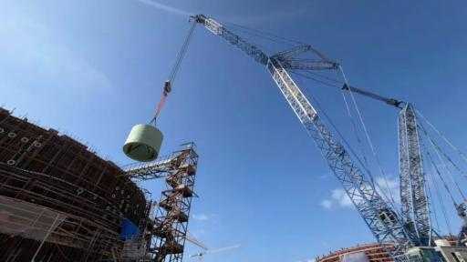 إنجاز هندسي جديد بمحطة الضبعة النووية.. نجاح تركيب مكون الحماية الجافة للوحدة... إنجاز هندسي جديد بمحطة الضبعة النووية.. نجاح تركيب مكون الحماية الجافة للوحدة الثالثة