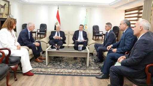 وزير الزراعة يُناقش مع وفد ألماني تكنولوجيا تطوير أنظمة الإنتاج الحديثة والزراعة... وزير الزراعة يُناقش مع وفد ألماني تكنولوجيا تطوير أنظمة الإنتاج الحديثة والزراعة العمودية للقمح
