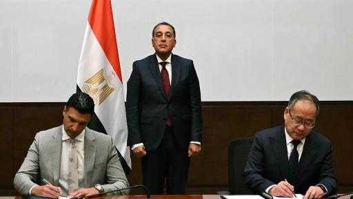 وزير الصناعة يُوقع مذكرة تفاهم مع ”لينج لونج” الصينية لإنشاء مجمع لإنتاج... وزير الصناعة يُوقع مذكرة تفاهم مع ”لينج لونج” الصينية لإنشاء مجمع لإنتاج إطارات السيارات والأتوبيسات