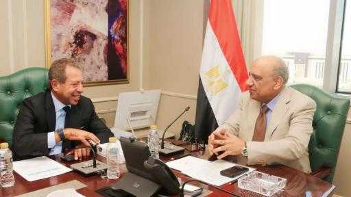 وزير الكهرباء يتابع مع أوراسكوم مستجدات تنفيذ مشروعات طاقة الرياح برأس شقير