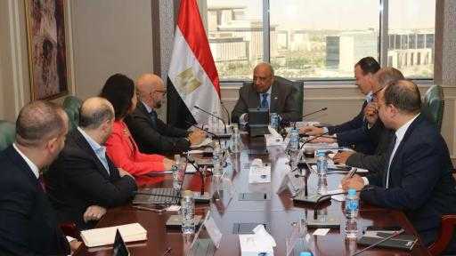 وزير الكهرباء يبحث مع وفد البنك الآسيوى للاستثمار في البنية التحتية ”AIIB” سبل دعم وتعزيز التعاون