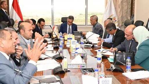 ”فاروق” يُناقش طلبات أعضاء مجلسي النواب والشيوخ المتعلقة بالخدمات التموينية ”فاروق” يُناقش طلبات أعضاء مجلسي النواب والشيوخ المتعلقة بالخدمات التموينية