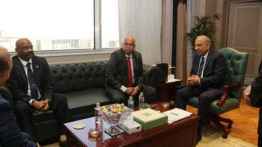 وزير الكهرباء يستقبل نظيره السوداني لبحث التعاون المشترك لإعادة بناء وتأهيل الشبكات وزير الكهرباء يستقبل نظيره السوداني لبحث التعاون المشترك لإعادة بناء وتأهيل الشبكات
