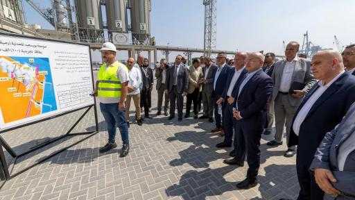 ”شيخون” يتفقد معدلات تنفيذ المرحلتين الأولى والثانية لتطوير ميناء غرب بورسعيد ”شيخون” يتفقد معدلات تنفيذ المرحلتين الأولى والثانية لتطوير ميناء غرب بورسعيد