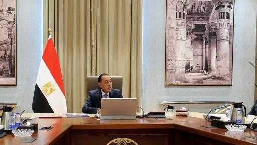 رئيس الوزراء يؤكد أهمية زيادة الاعتماد على قطاعات الاقتصاد الحقيقي وفي مقدمتها الصناعة التحويلية غير البترولية