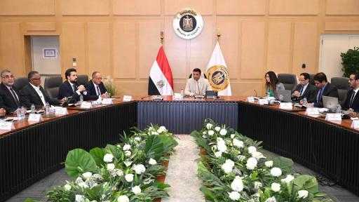 وزير الصناعة يُناقش سُبل تطوير صناعة الأثاث وتعزيز قدرتها على المنافسة عالميًا