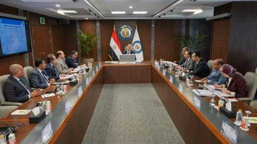 ”جنوب الوادي” تستهدف رفع إنتاج الزيت الخام إلى 44 ألف برميل يوميًا ”جنوب الوادي” تستهدف رفع إنتاج الزيت الخام إلى 44 ألف برميل يوميًا