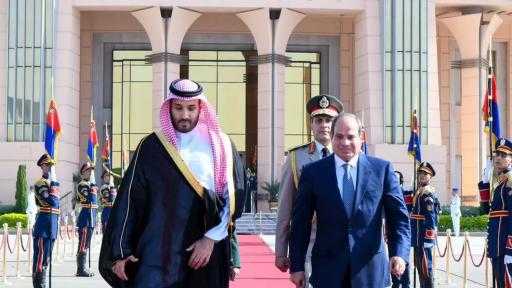 الرئيس السيسي يُودع ولي العهد السعودي في مطار القاهرة الدولي