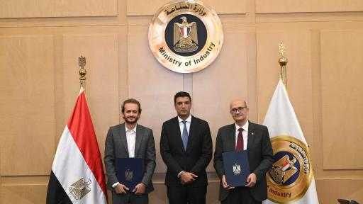 وزير الصناعة يشهد إطلاق أول روبوت صناعي تم تطويره بأيد وعقول مصرية