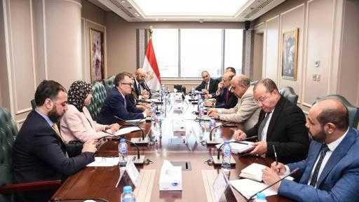 وزيرا الكهرباء والتخطيط يبحثان خطة العمل والتعاون المشترك فى مشروعات تحلية مياه البحر