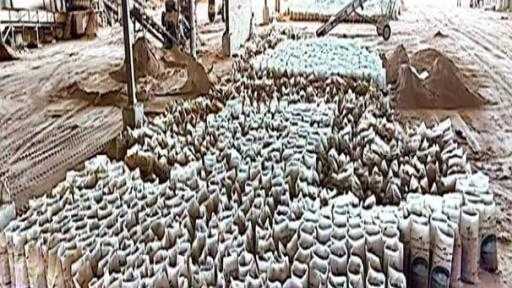”الداخلية” تضبط 550 طن أسمدة ومخصبات مغشوشة داخل مصنع غير مرخص ”الداخلية” تضبط 550 طن أسمدة ومخصبات مغشوشة داخل مصنع غير مرخص