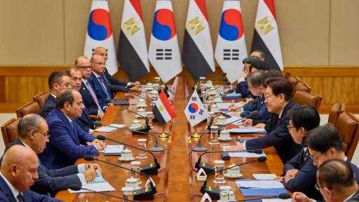 الرئيس السيسي: نرفض أي إجراءات تهدف لخلق ترتيبات جديدة للنفاذ إلى البحر... الرئيس السيسي: نرفض أي إجراءات تهدف لخلق ترتيبات جديدة للنفاذ إلى البحر الأحمر على حساب سيادة الدول المشاطئة ووحدتها