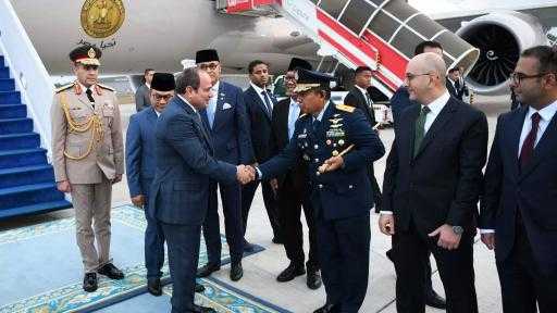 الرئيس السيسي يصل إلى إندونيسيا في ثالث محطات جولته الآسيوية الرئيس السيسي يصل إلى إندونيسيا في ثالث محطات جولته الآسيوية