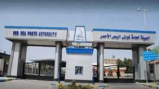 تداول 17 ألف طن بضائع و894 شاحنة بمواني البحر الأحمر